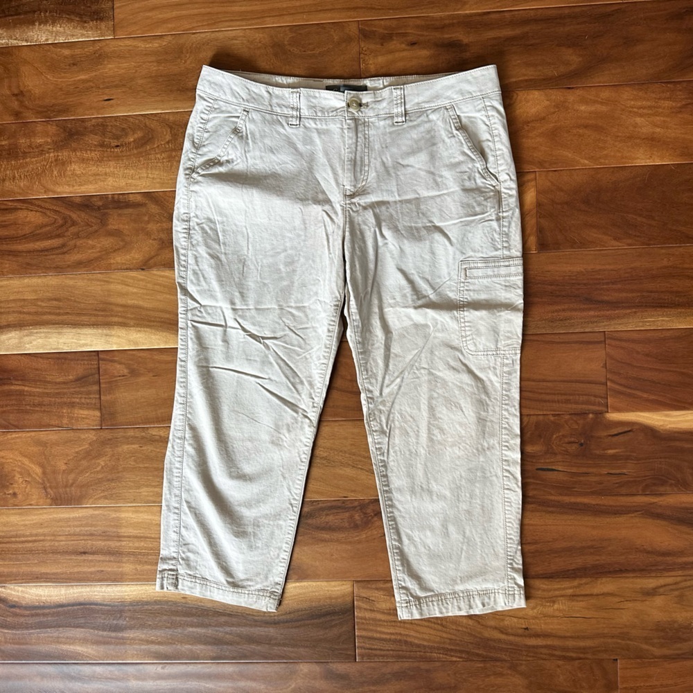 Eddie Bauer Cream Capri Pants size 14